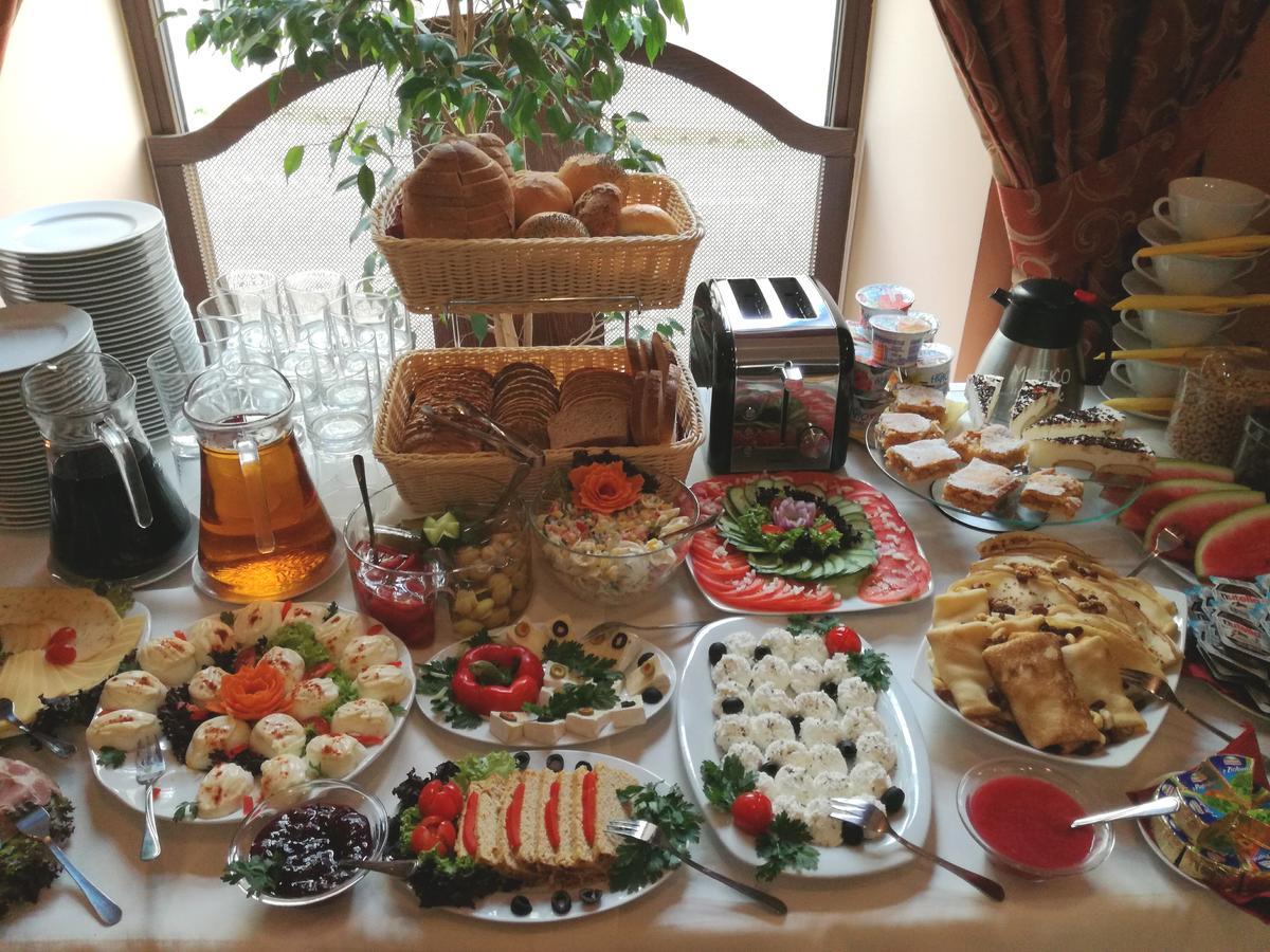 Hotel Srodmiejski Kielce Bagian luar foto