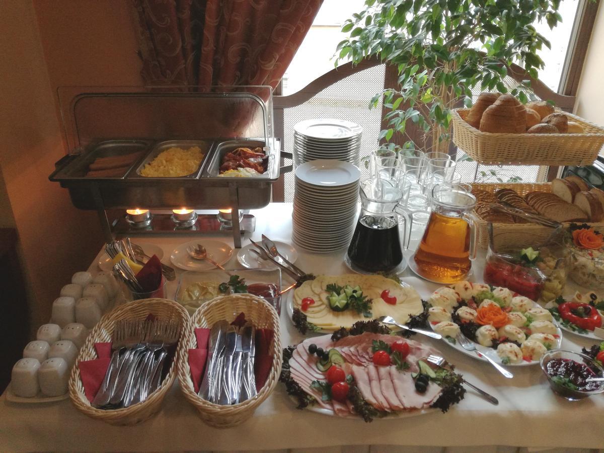 Hotel Srodmiejski Kielce Bagian luar foto