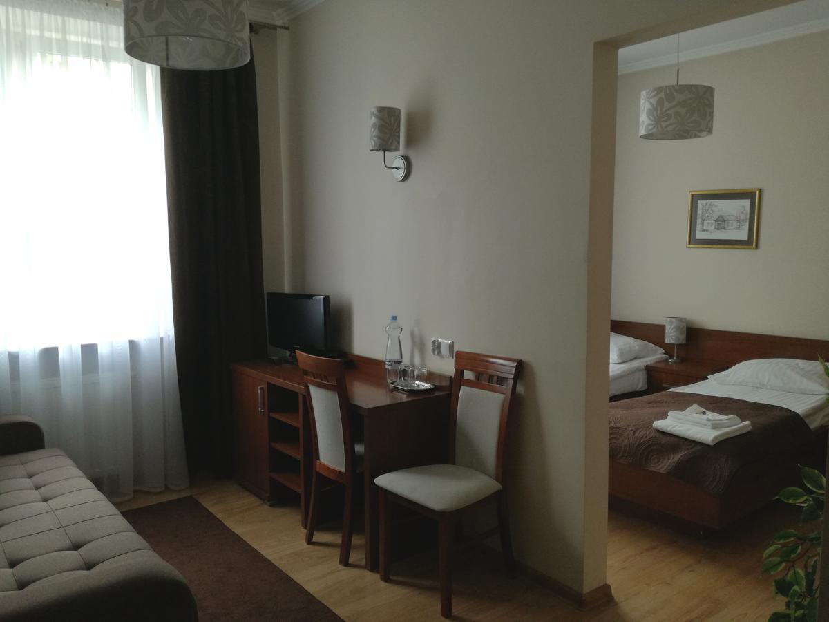 Hotel Srodmiejski Kielce Bagian luar foto