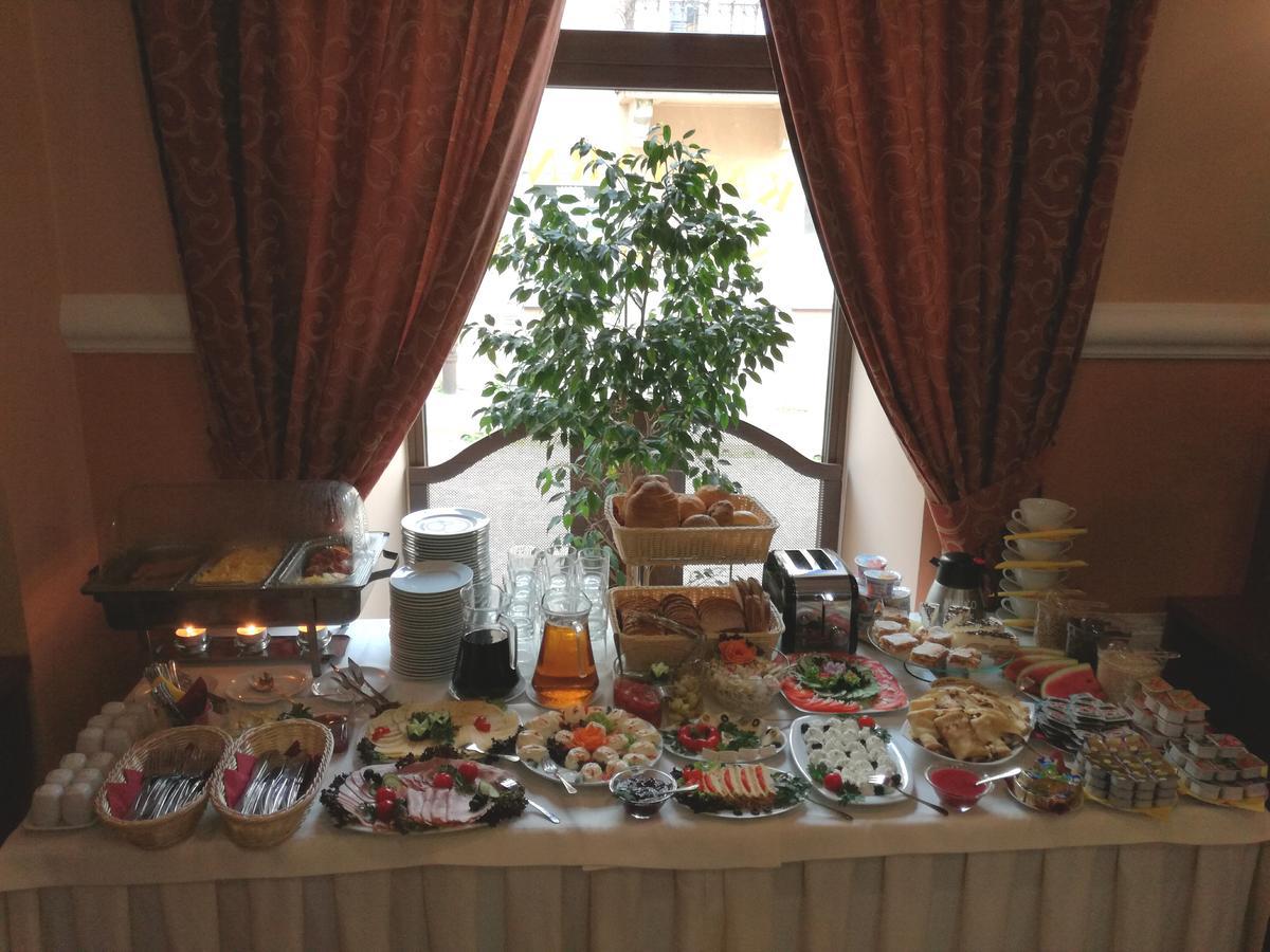 Hotel Srodmiejski Kielce Bagian luar foto