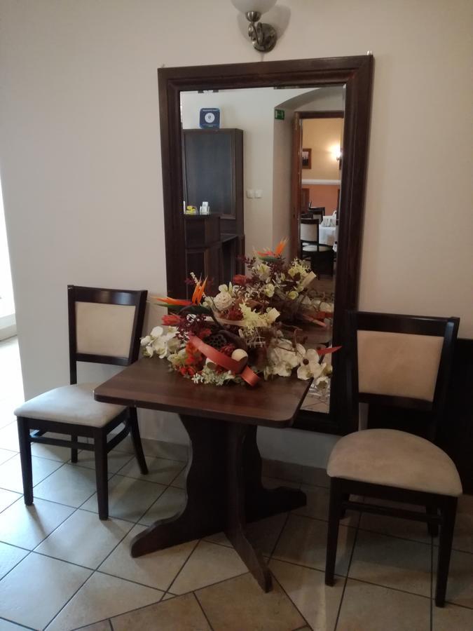 Hotel Srodmiejski Kielce Bagian luar foto